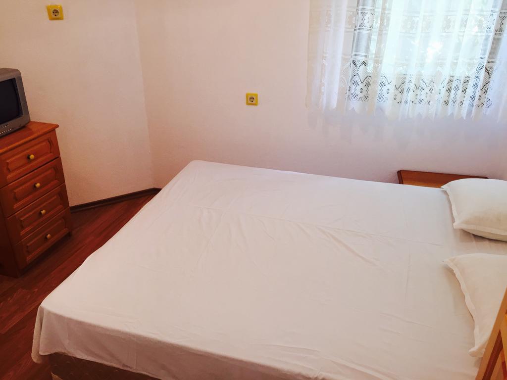 Petrovi Guest House Обзор Номер фото