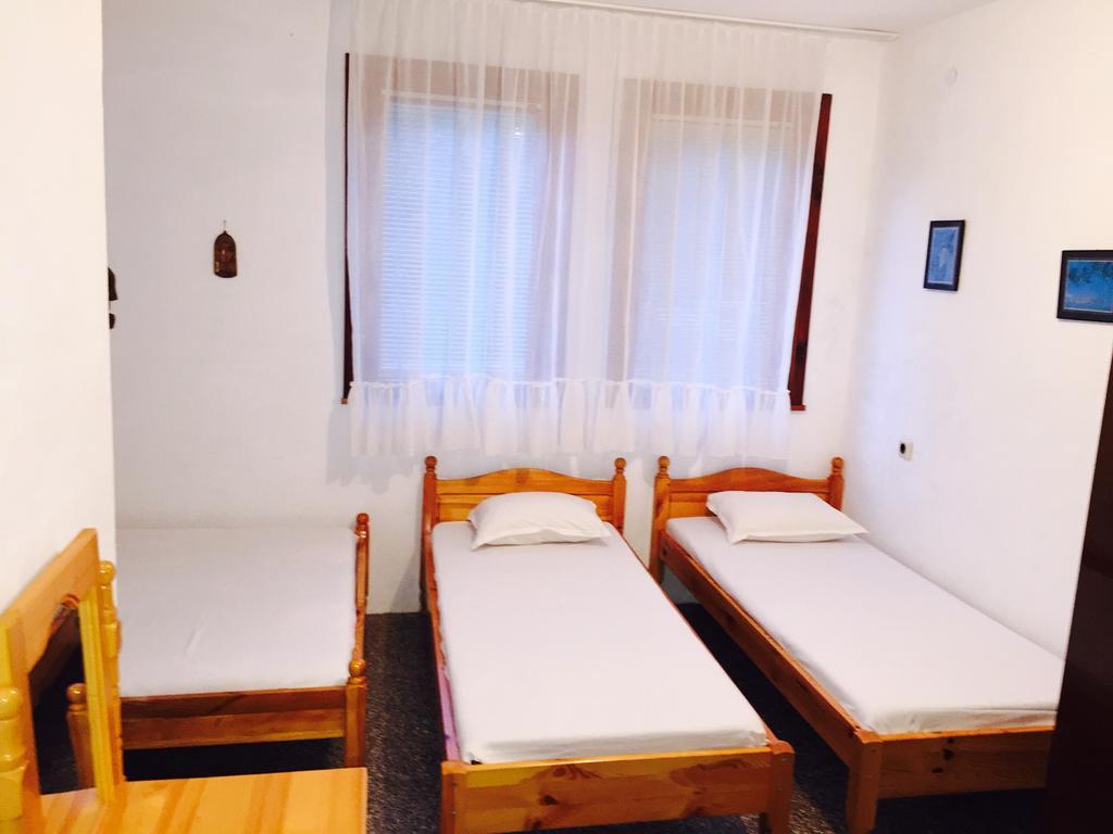 Petrovi Guest House Обзор Номер фото