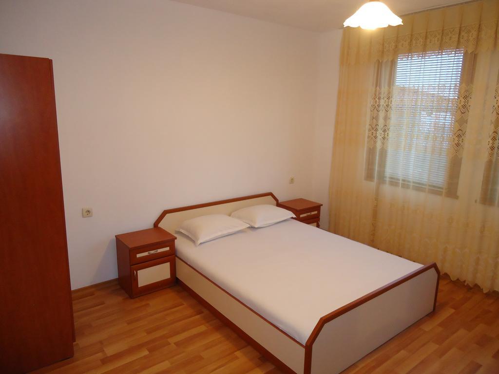 Petrovi Guest House Обзор Номер фото