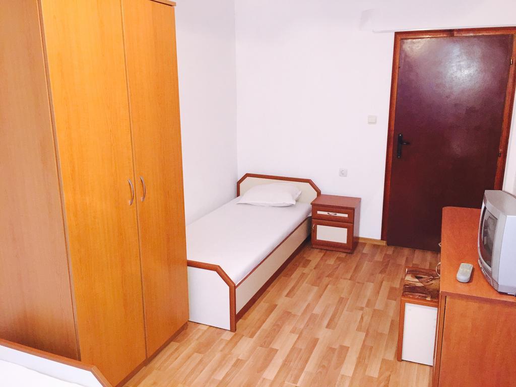 Petrovi Guest House Обзор Номер фото